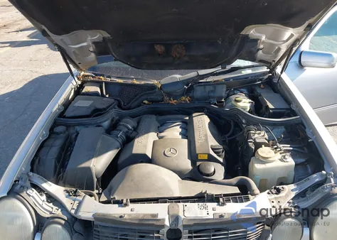 1998 Mercedes-Benz E 320 z USA, uszkodzony, nr VIN WDBJF65F6WA669801